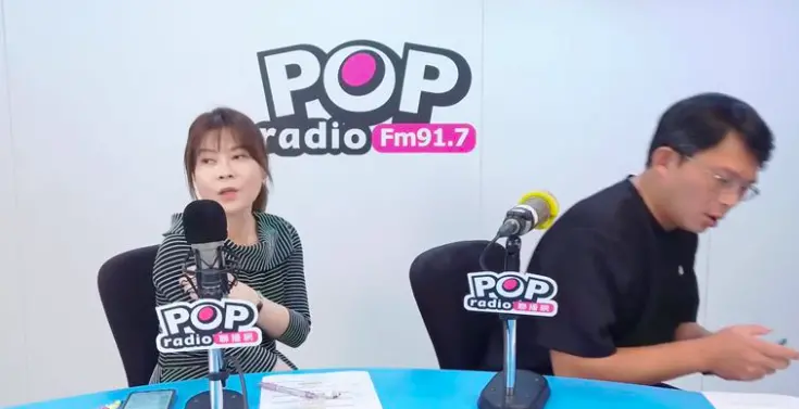 ▲黃國昌得知柯文哲遭收押禁見，直播到一半離場。（圖／翻攝自《POP Radio》YouTube）