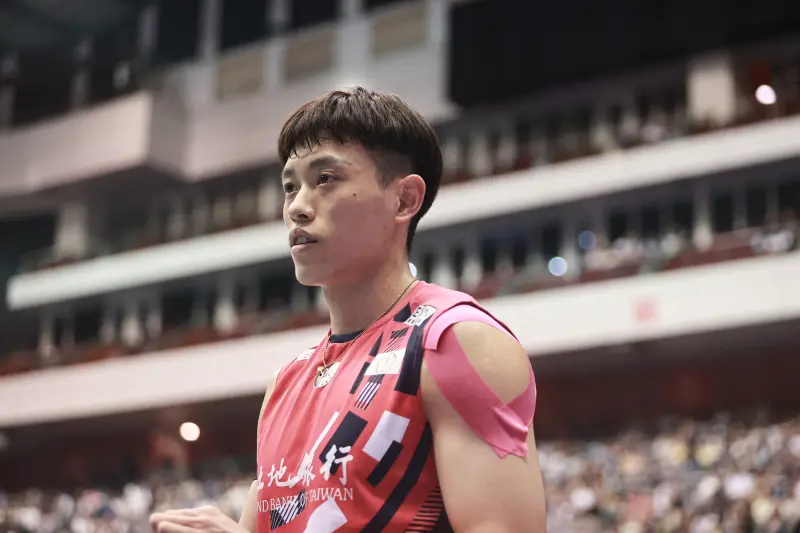 新加坡羽球賽／林俊易2：0殺穿李卓耀！為周天成復仇　闖進四強