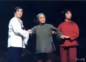 ▲出道50多年的資深演員章曉申病逝，享壽77歲，他過去曾演出過京劇《烏龍院》，是中國「一級演員」。（圖／上觀新聞）