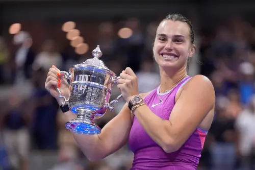 ▲2024美國網球公開賽女單賽事，白俄羅斯名將薩巴倫卡 (Aryna Sabalenka)今（8）日迎戰地主「豪門千金」皮古拉（Jessica Pegula），結果Sabalenka不但拿下生涯第3座大滿貫金盃，最終以7:5、7:5直落二獲勝，生涯首度奪下美網冠軍。（圖／美聯社／達志影像）