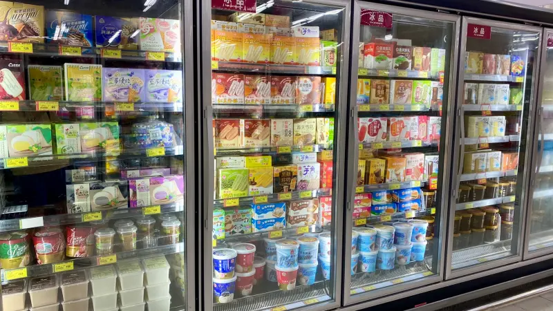 ▲愛買量販即起開跑「豐台灣」檔期優惠，魷魚圈、鱸魚、鯖魚100元有找。（示意圖／記者黃韻文攝）