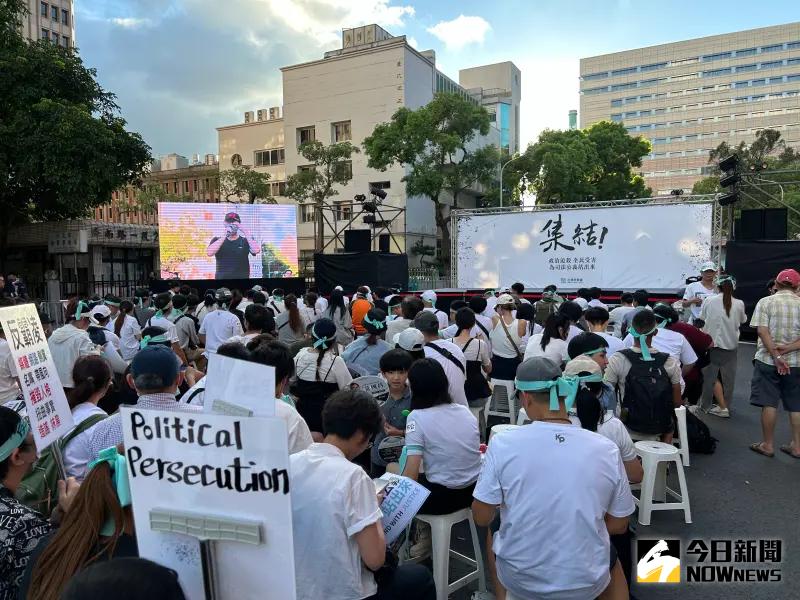 ▲民眾黨「集結！為台灣的司法正義站出來」集會，下午5時許舞台前方座位區大致已經坐滿。（圖／記者林詠青攝，2024.09.08）