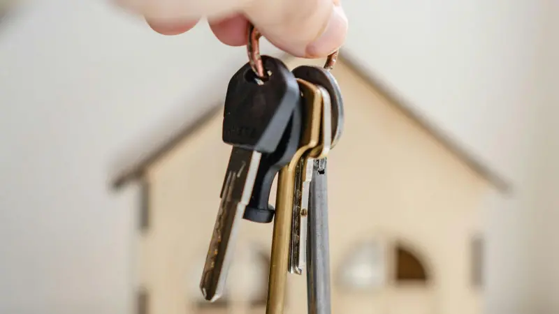 ▲如果父母贈送房子給孩子，後悔了怎麼辦？正業地政士所所長鄭文在表示，如果子女合意返還，只要解除贈與契約、繳交土地增值稅，房產就可以回到父母名下。（示意圖／pexels）