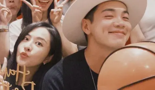 ▲禾浩辰（右）和女友吳品潔（左）去年8月認愛，一直都很低調，今年生日放閃讓粉絲嗨翻（左）。（圖／翻攝自禾浩辰臉書）