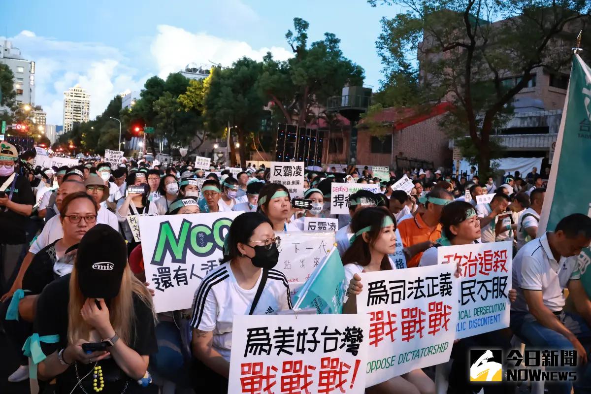 ▲民眾黨支持者「小草」們仍不離不棄。（圖／記者吳翊緁攝，2024.09.29）