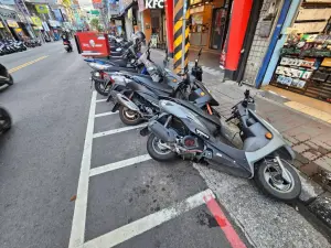 新北五股車禍！35歲男沿路猛撞9機車、1汽車　遭警攔停喊身體不適
