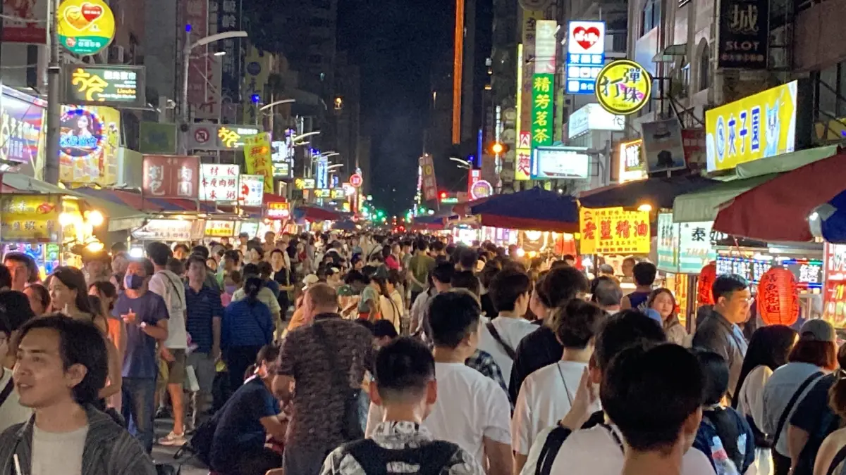 高雄火星熱潮發威！商圈夜市、餐酒館暢享樂迷續攤經濟