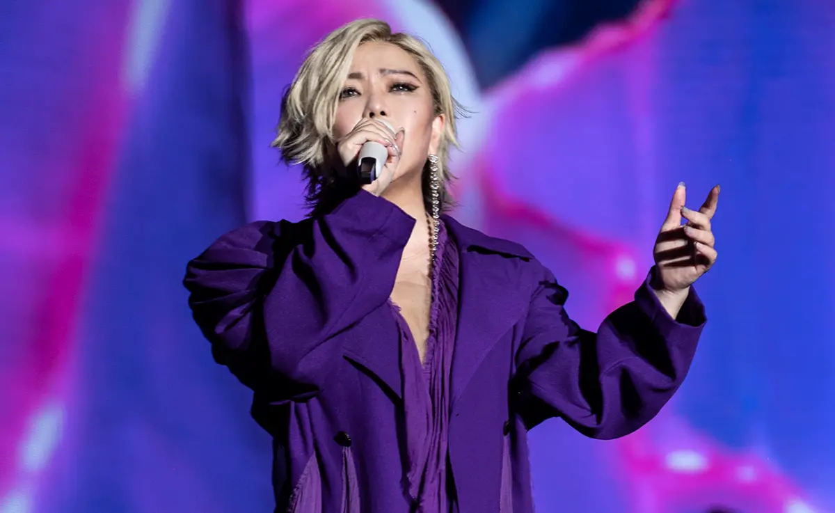 ▲周杰倫「嘉年華」演唱會今晚將落幕，粉絲紛紛在猜測壓軸嘉賓會是哪位明星，巧的是有粉絲中午目擊張惠妹搭機返台，因此讓不少歌迷猜測她是否就是今晚的神秘嘉賓。（圖／杰威爾提供）