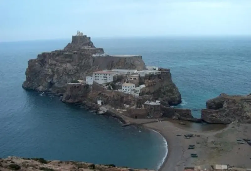 ▲位於地中海西南岸的戈梅拉半島，有著全世界已知最短的國界，也是西班牙與摩洛哥的衝突之地。（圖／翻攝自阿貝賽報）