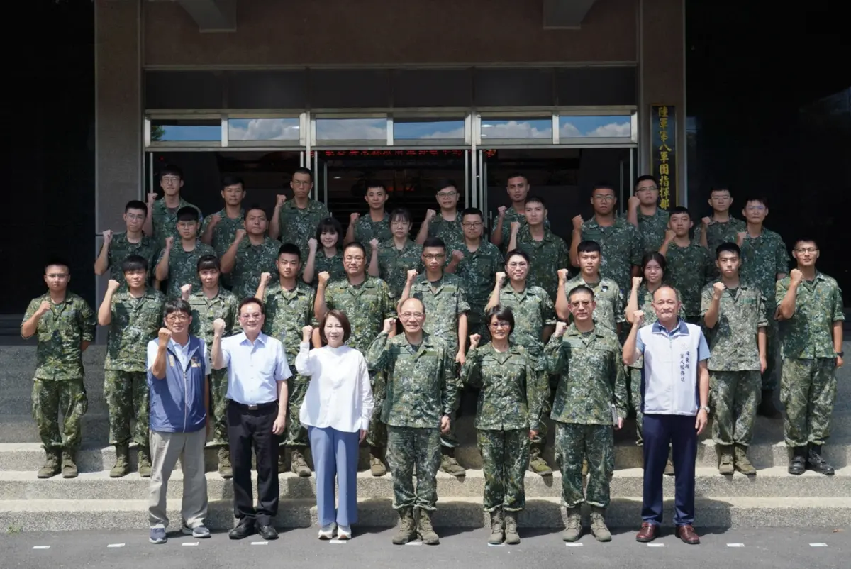 ▲秋節前夕，屏東縣府為表達對國軍官兵敬意，由縣長周春米率團至陸軍八軍團進行敬軍慰問。（圖／屏東縣府提供）