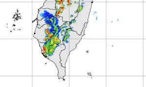 國家警報響了！大雷雨灌高雄等4縣市　傍晚「暴雨警戒範圍」出爐
