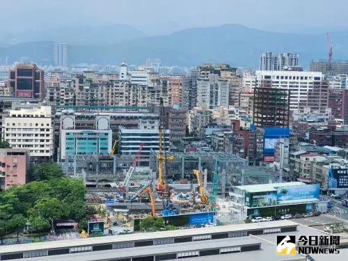 ▲【昔日樓王】京華廣場曾創 372 億標售紀錄，如今中石化主動砍掉 20% 爭議容獎，改以 728% 標售求生，身價面臨大縮水考驗。（圖／NOWNEWS資料照）