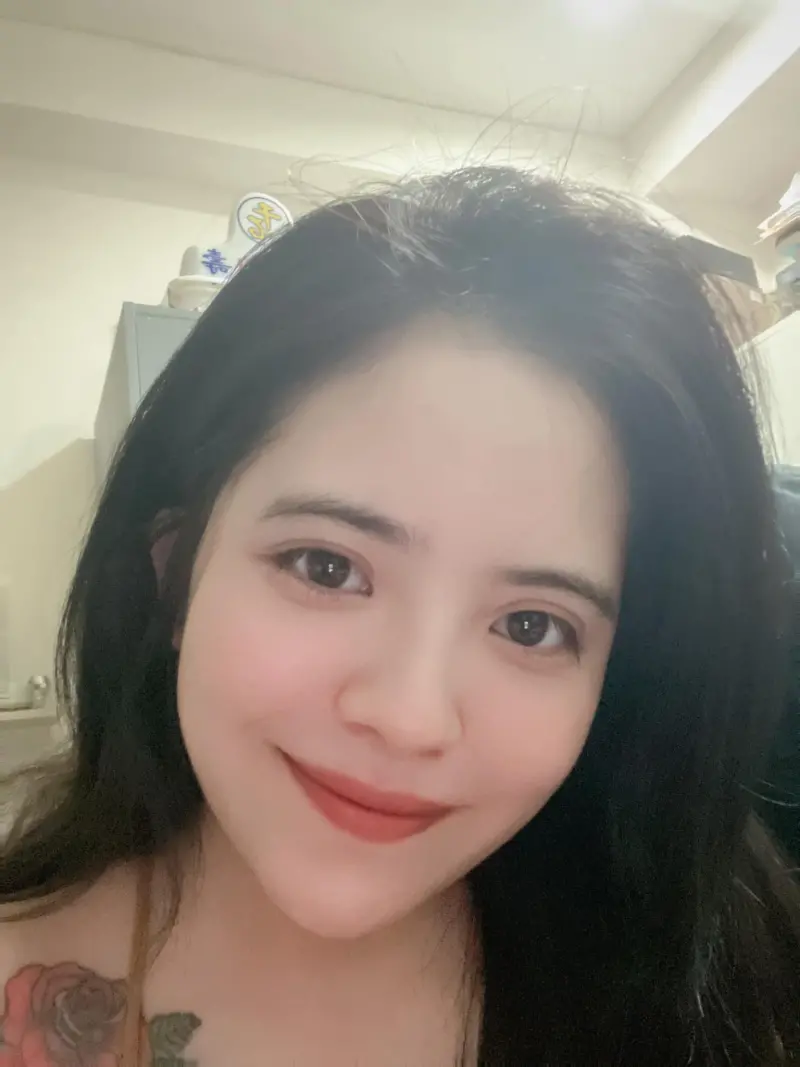 ▲長相甜美的計程車女司機兼網紅王婧突傳出死訊。(圖/王婧 臉書專頁)