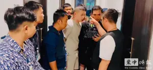 三名台男在雲頂大樓32樓的房間內被逮捕。(圖/翻攝自《柬中時報》) ▲三名台男在雲頂大樓32樓的房間內被逮捕。(圖/翻攝自《柬中時報》)