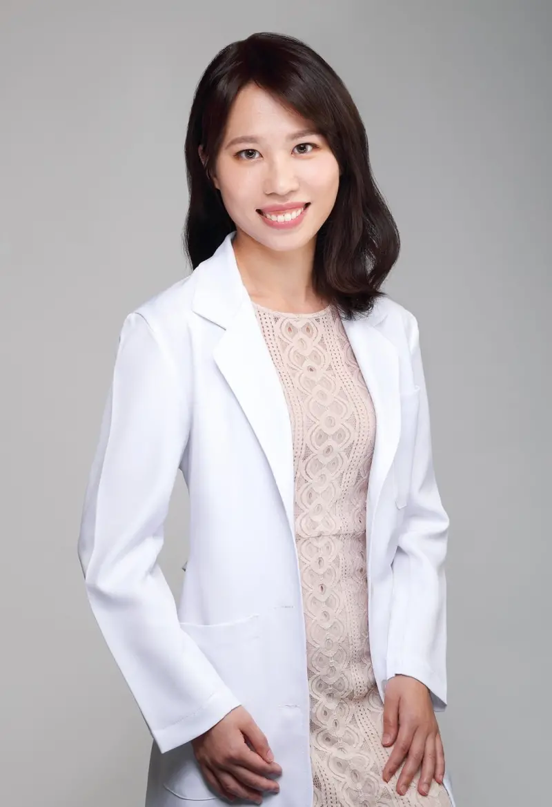 ▲中國醫藥大學附設醫院眼科醫學中心主治醫師李宥伶指出,SMILE Pro 2.0三大精準升級中的「測量數據自動串聯手術平台」新功能,大幅提升療程精準度與安全性。 (圖/中國醫藥大學附設醫院眼科醫學中心提供)