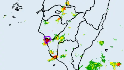 快訊／大雷雨狂轟高雄！湖內區「一級淹水警戒」　時雨量破60毫米
