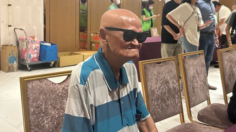 ▲75歲資深藝人李炳輝靠著當街頭藝人一天可以賺超過1千元，聽聞江蕙罹癌一事，他十分震驚，也坦言去年（2023）江蕙的助理才有去探望他，希望對方的身體早日康復。（圖／記者吳昕蓓拍攝）