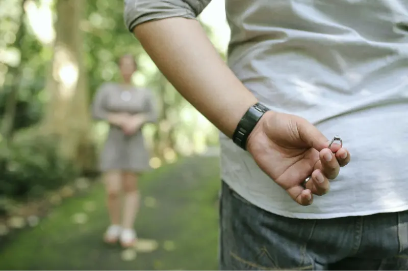 ▲女網友於爆廢公社分享男友用一張照片成功晉級變成未婚夫，引發網友熱烈討論。（圖／Pexels）