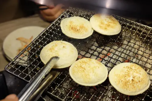 ▲白土司不只能包肉片，也能包冰淇淋變成飯後甜點。（圖／愛烤愛對囉提供）