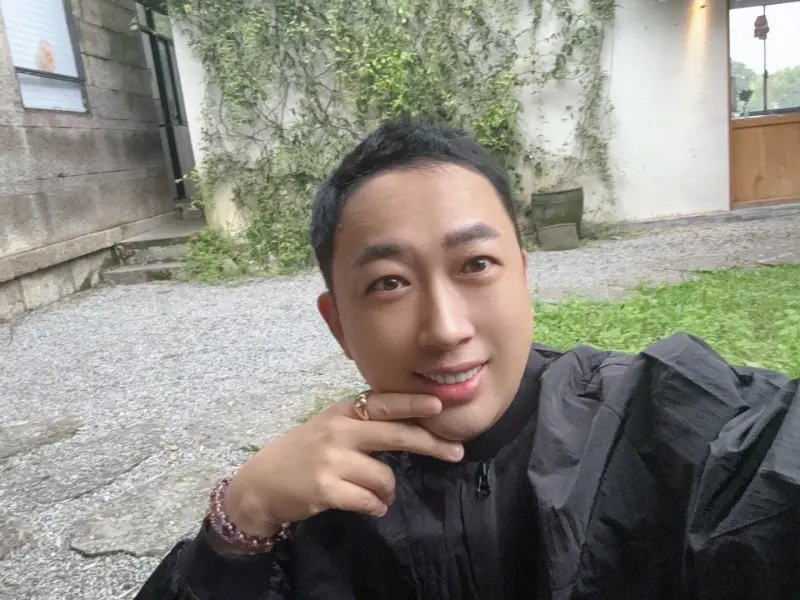 ▲▼于正（上圖）為吳謹言（下圖）的老公洪堯說話。（圖／于正、吳謹言微博）
