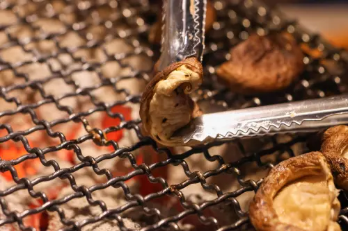 ▲中秋節烤肉、燒烤食材、香菇。（圖／記者朱永強攝）