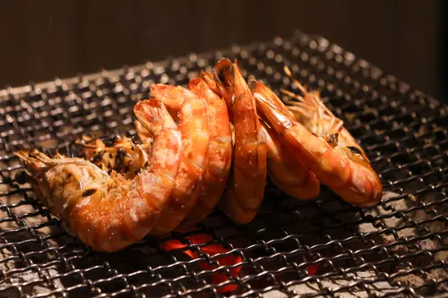 ▲中秋節烤肉、燒烤食材、蝦子、草蝦、烤蝦。（圖／記者朱永強攝）