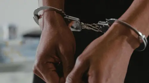 ▲犯罪,壞人,手銬。（示意圖／pexels）