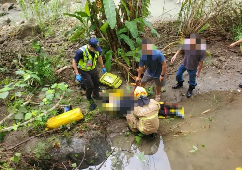 嘉義台3線車禍！重機失控衝撞對向護欄　騎士噴飛墜10公尺深溪谷
