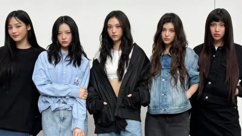 ▲NewJeans直播爆料聽到HYBE工作人員叫其他人無視她們。（圖／NewJeans IG）