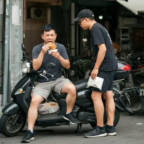 ▲AI眼中的台灣男子在路邊聊天吃雞排。（圖／X@dandohque）