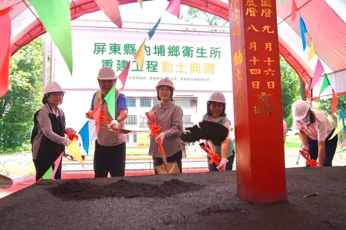 ▲周春米主持重建工程動土典禮，並有多位地方代表與會。（圖／屏東縣府提供）