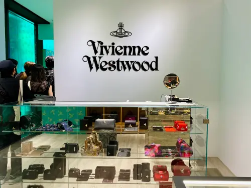 ▲Vivienne Westwood快閃店擁有最齊全配件。（圖／記者蕭涵云攝）