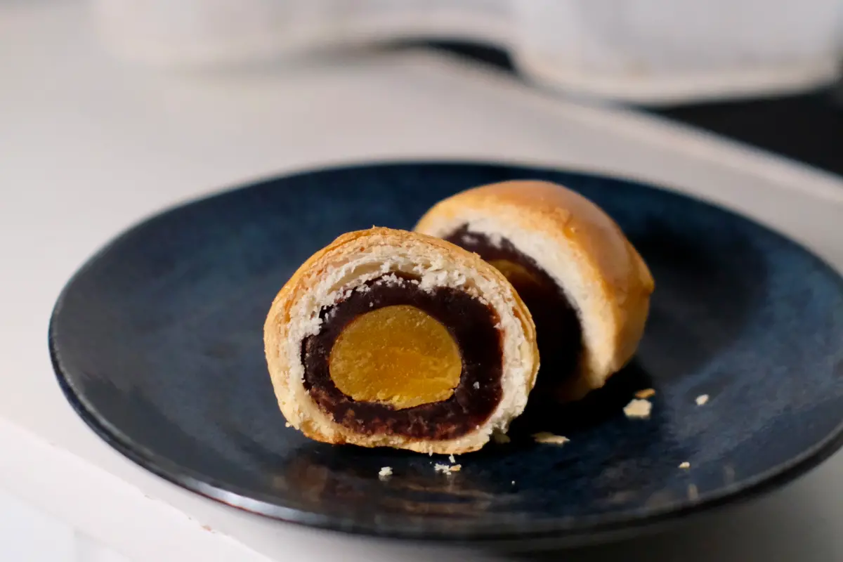 ▲離中秋節約莫剩一星期，全台瘋買蛋黃酥，各品牌早售罄，本文整理全台五家還有機會買到蛋黃酥的名店，搶購攻略一次看。（圖/ 葉盛耀攝）