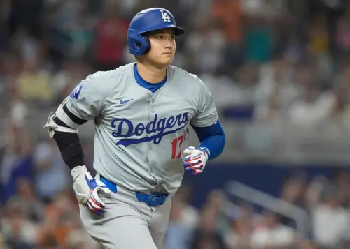 大谷翔平今(18)日在邁阿密馬林魚主場龍帝霸公園球場 (Lone Depot Park)敲出本季第48轟,同時打破秋信守的紀錄,獨居「亞洲全壘打王」。他去年也是在同一座球場中三振掉「神鱒」Mike Trout,這裡可說是他的福地,於此達成多項史詩般的紀錄和成就。 ▲大谷翔平今(18)日在邁阿密馬林魚主場龍帝霸公園球場 (Lone Depot Park)敲出本季第48轟,同時打破秋信守的紀錄,獨居「亞洲全壘打王」。他去年也是在同一座球場中三振掉「神鱒」Mike Trout,這裡可說是他的福地,於此達成多項史詩般的紀錄和成就。(圖/美聯社/達志影像)