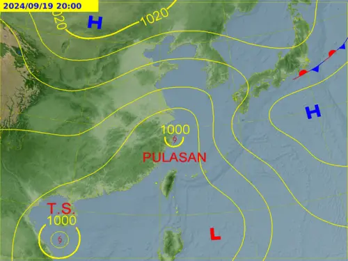 ▲當葡萄桑颱風即將登陸中國時，台灣東南方的低壓系統也有可能發展起來，有變颱風的機會。（圖／中央氣象署）