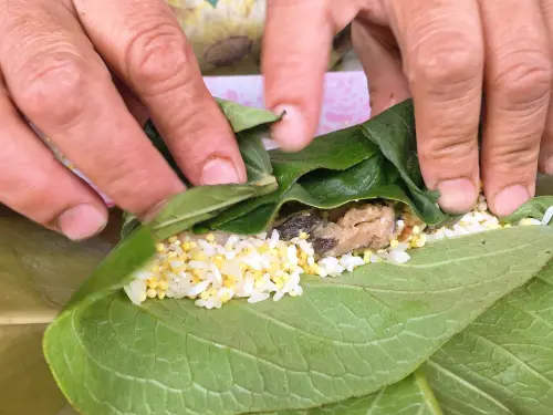 ▲魯凱族傳統美食「小米粽」，是一種類似粽子的食物。（圖／記者宋德威攝，2017.3.28）