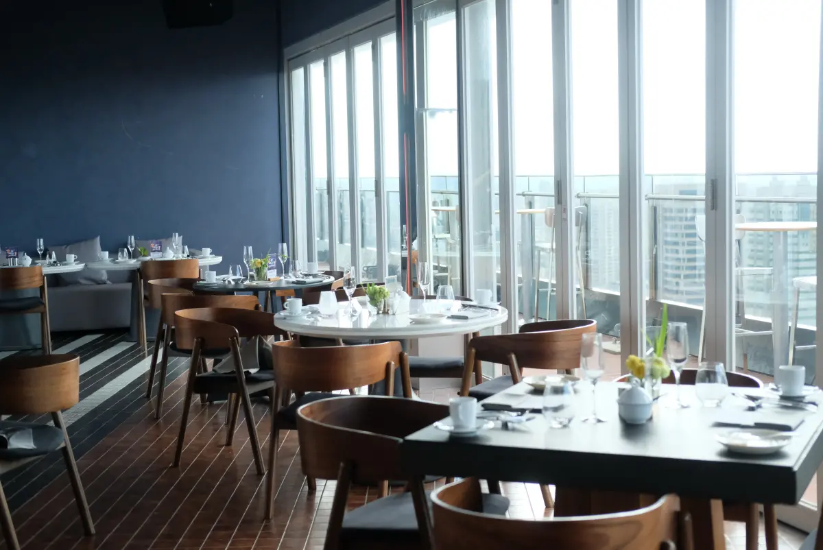 ▲有網友到高雄五星級飯店承億酒店享用早餐時，驚見胡麻龍鬚菜上有黃色蟲卵。（圖／記者葉盛耀攝）