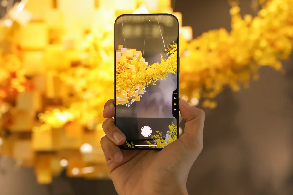 ▲iPhone 16 系列首度加入「相機控制鈕」，但實際使用率卻不高，傳聞可能iPhone 17後就會取消該按鍵。（圖／記者陳明安攝）