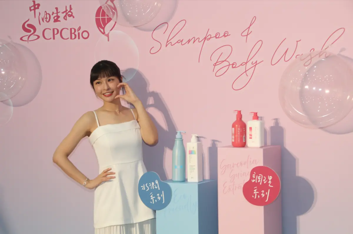 ▲擔任中油洗沐新品代言人的峮峮，這次也是首次代言洗沐系列產品，今日也在台上分享使用心得。（圖／記者鍾泓良攝影）