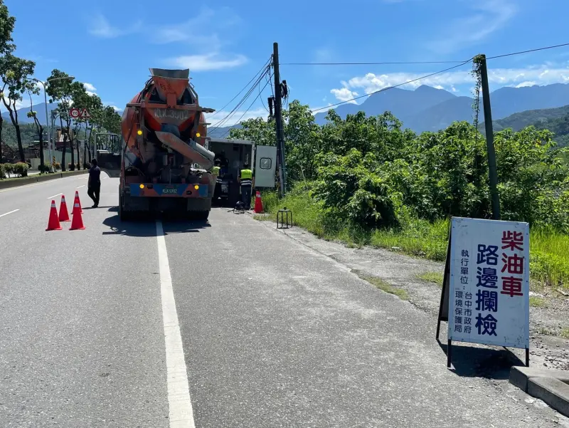 ▲為改善濁水溪沿線空氣品質，中彰雲投四縣市首度聯合執行「砂車專案」，沿線布點攔檢。（圖／南投環保局提供）