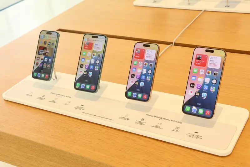 ▲2024全球手機暢銷排行榜出爐,iPhone 系列依舊強勢,而SAMSUNG Galaxy A15則是 Android 系列最強手機。(圖/記者李政龍攝)