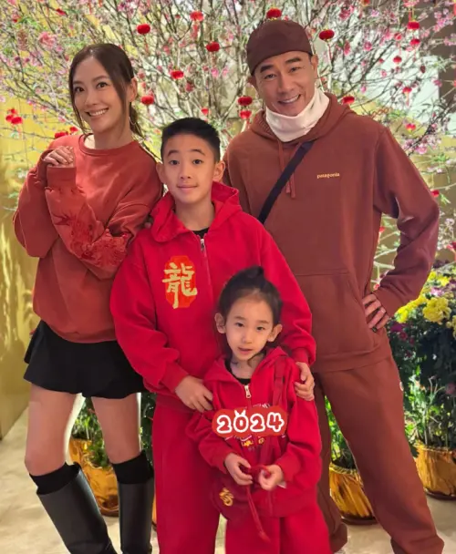 ▲陳小春、應采兒(上)的大兒子Jasper(下)當初參加節目《爸爸去哪兒》爆紅,如今也已11歲了。(圖/應采兒微博) ▲陳小春、應采兒(上)的大兒子Jasper(下)當初參加節目《爸爸去哪兒》爆紅,如今也已11歲了。(圖/應采兒微博)
