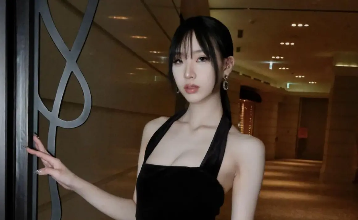 ▲小S大女兒Elly許曦文（如圖）是和大S最親近的孩子，剛出生時還叫她「媽」，卻因為在美國唸書沒有一起去日本，錯過見大S最後一面的機會，如今傳出她已經從美國急返台灣。（圖／Elly IG）