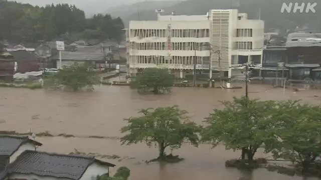 ▲日本石川縣能登地區今(21)日遭逢暴雨襲擊,日本氣象廳對輪島市、珠洲市以及能登町發布「大雨特別警報」。(圖/翻攝自NHK)