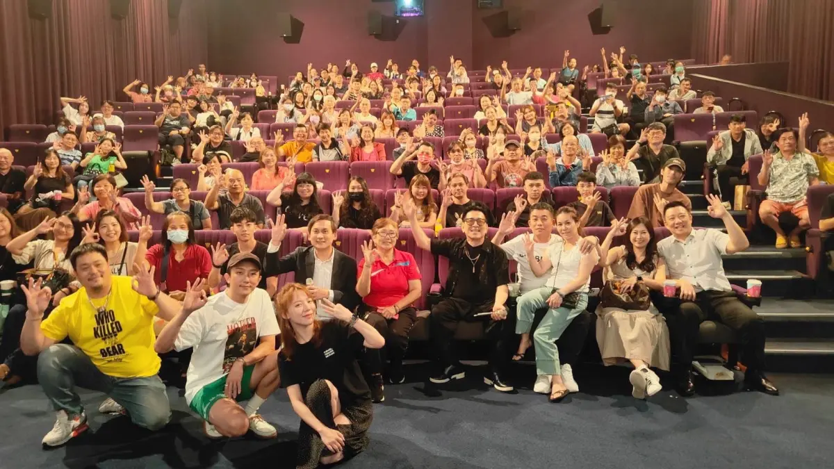 ▲葉元之請粉絲看電影，高捷等演員也都到場。（圖／葉元之提供）