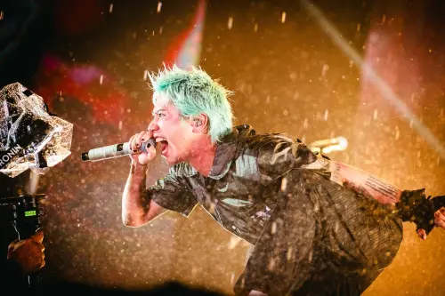 ONE OK ROCK遇暴雨Taka頭髮毀了:像洗澡唱歌 未公開新曲高雄首唱