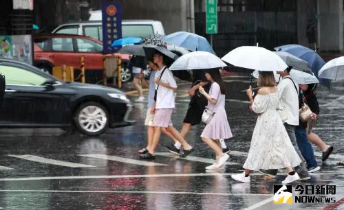 鋒面通過台灣！氣象署：雨到週末才趨緩　「一波波冷空氣」要來了
