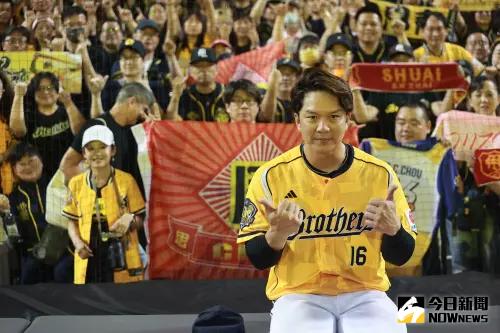 周思齊引退金句一次看!「兄弟齊心大家都愛短今」讓全場球迷歪樓