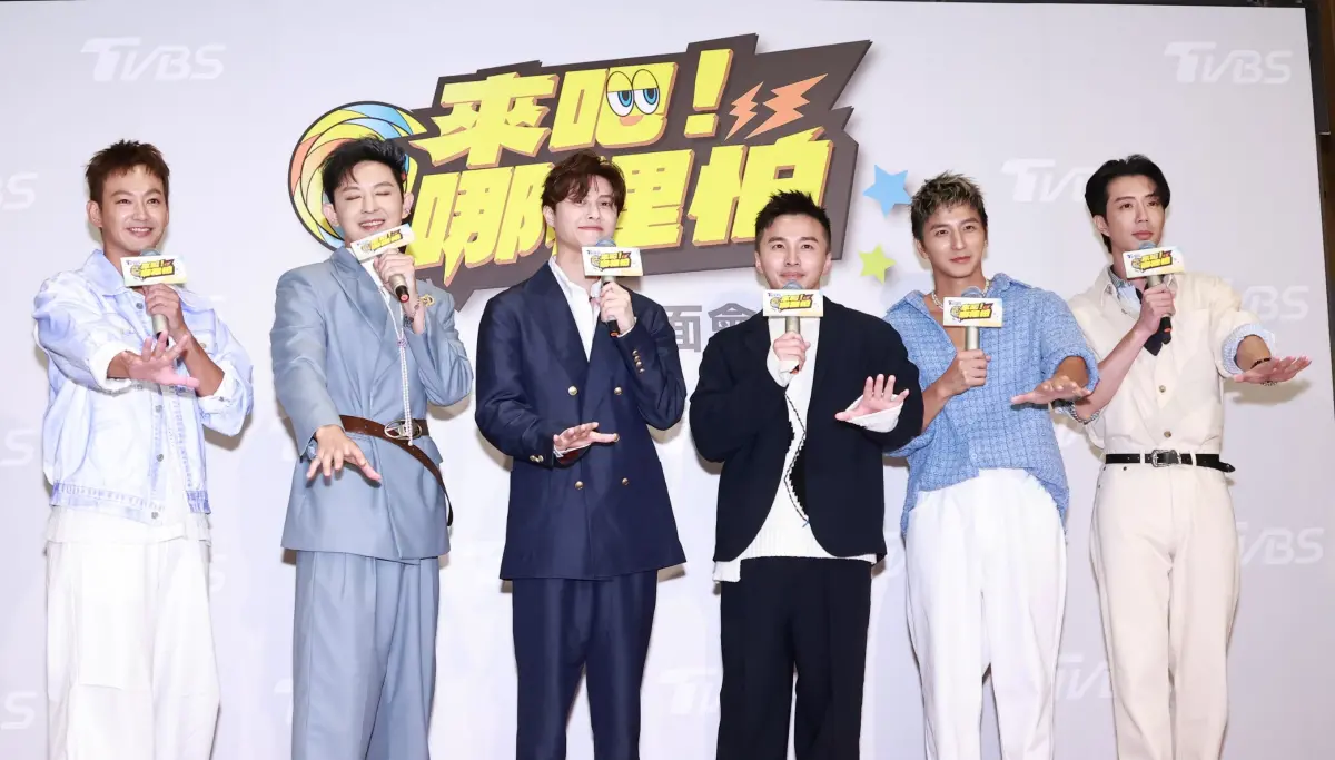 ▲「Lollipop（棒棒堂）」成員威廉（廖亦崟；左1）今年5月被爆涉嫌閃兵，前1個月才合體演出的「棒棒堂」，正在籌備的合體計劃因此泡湯，今（8）日他於社群為此露面道歉，「這不是我該有的樣子，我深感抱歉，也必須負責。」（圖／記者吳翊緁拍攝）