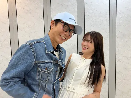 ▲林岱縈(右)向錢小豪討教拍吻戲的方法,查出他竟與一堆銀幕女神拍過吻戲。(圖/紅心字會提供) ▲林岱縈(右)向錢小豪討教拍吻戲的方法,查出他竟與一堆銀幕女神拍過吻戲。(圖/紅心字會提供)